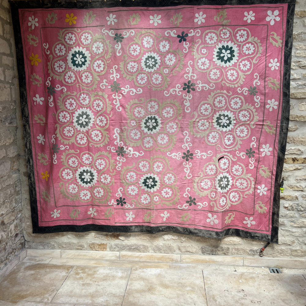 
                      
                        Extra Large Suzani 031
                      
                    