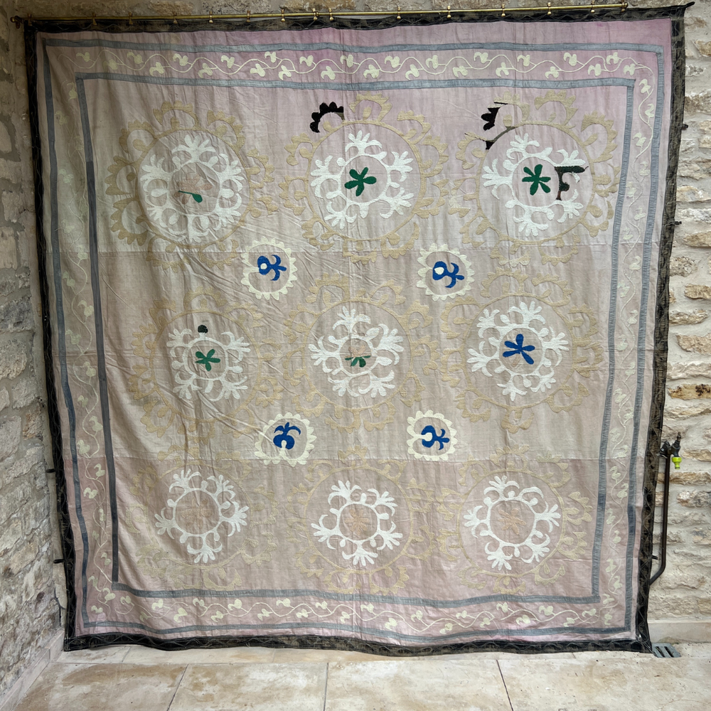 
                      
                        Extra Large Suzani 032
                      
                    
