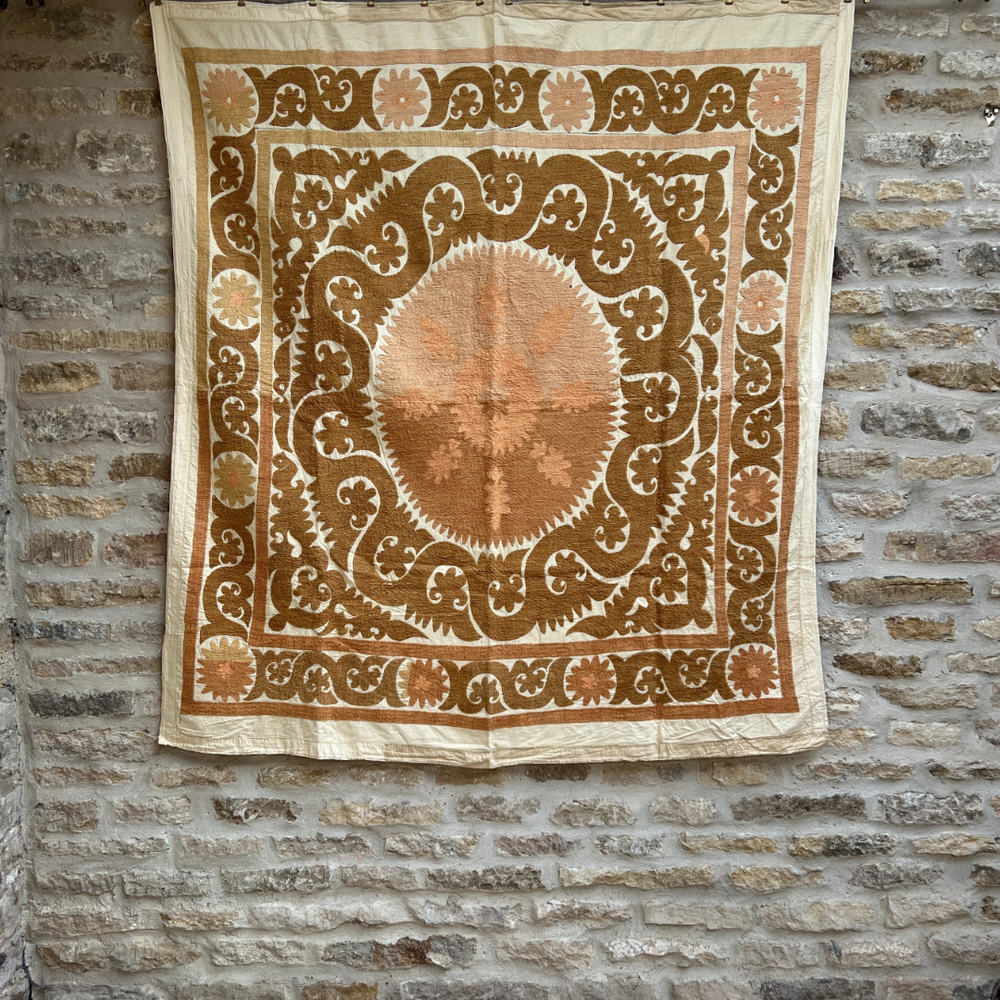 
                      
                        Medium Suzani 075
                      
                    