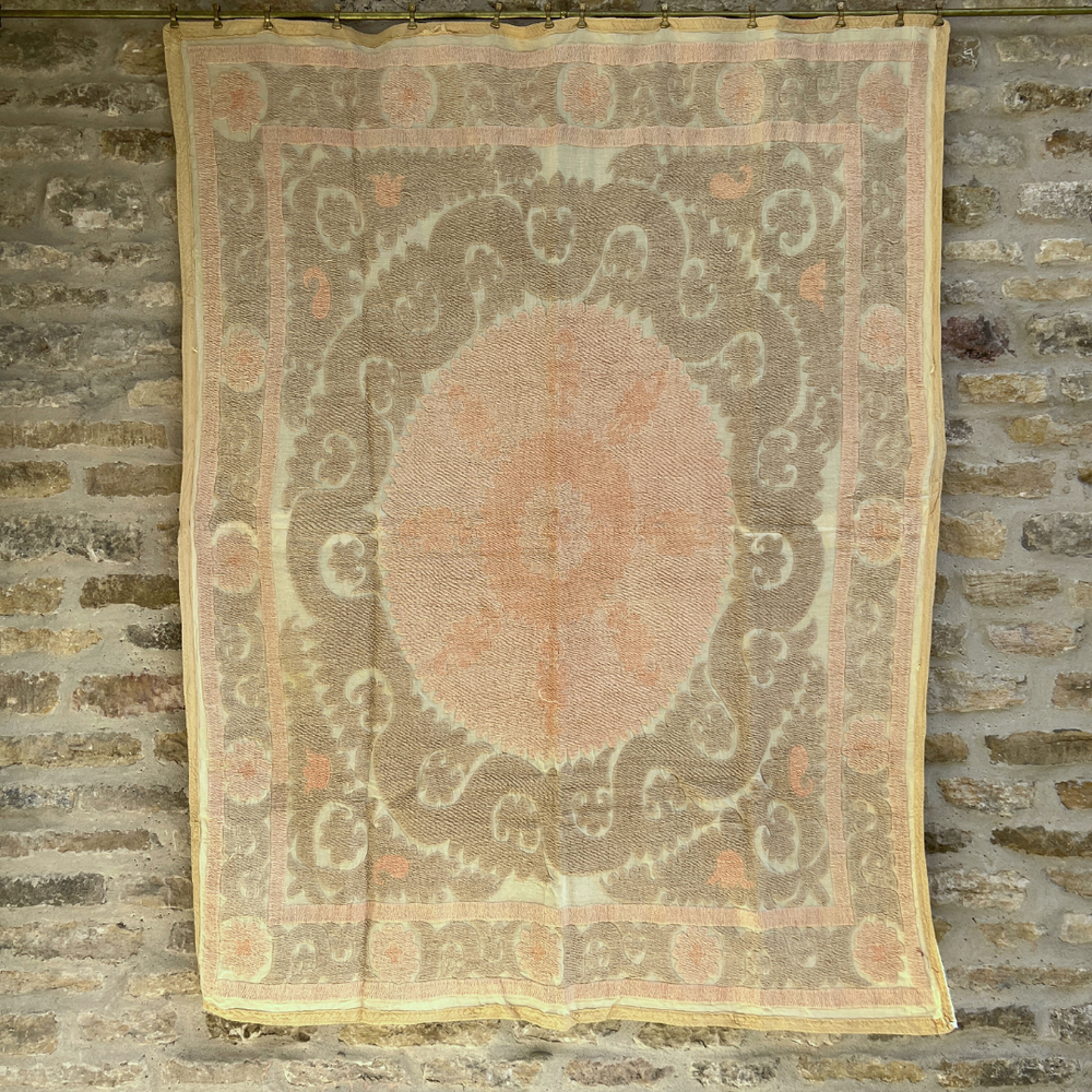 
                      
                        Medium Suzani 071
                      
                    