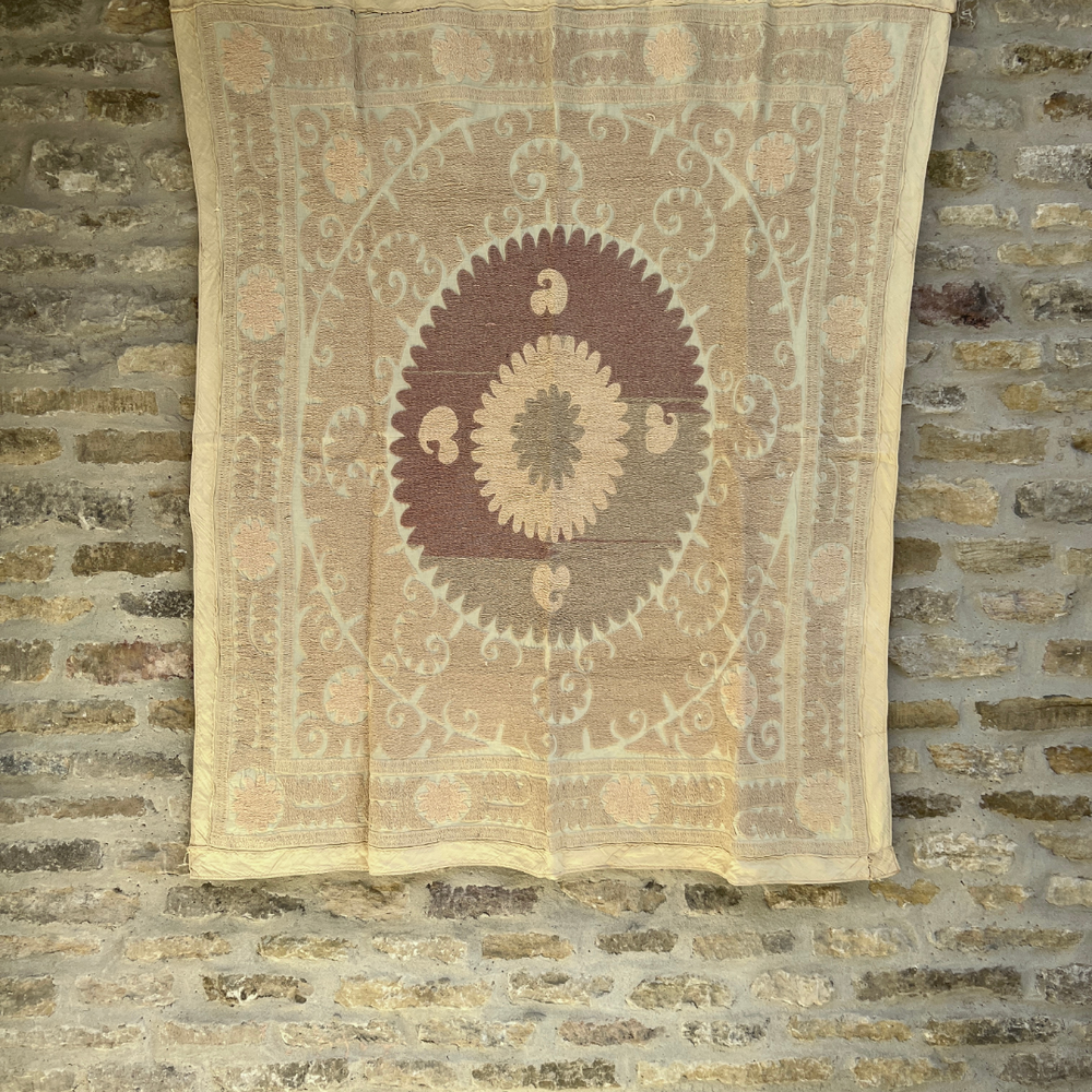 
                      
                        Medium Suzani 076
                      
                    