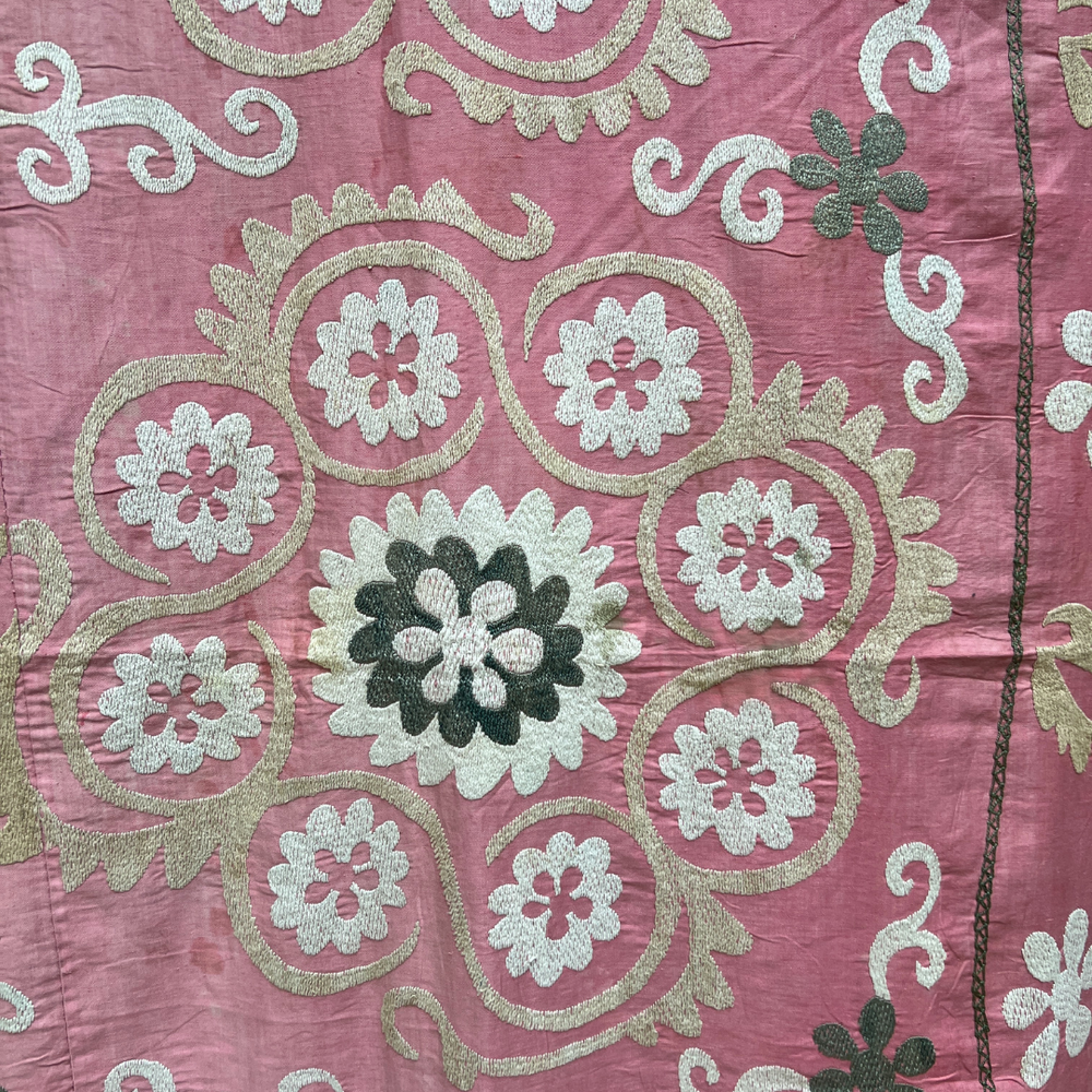 
                      
                        Extra Large Suzani 031
                      
                    