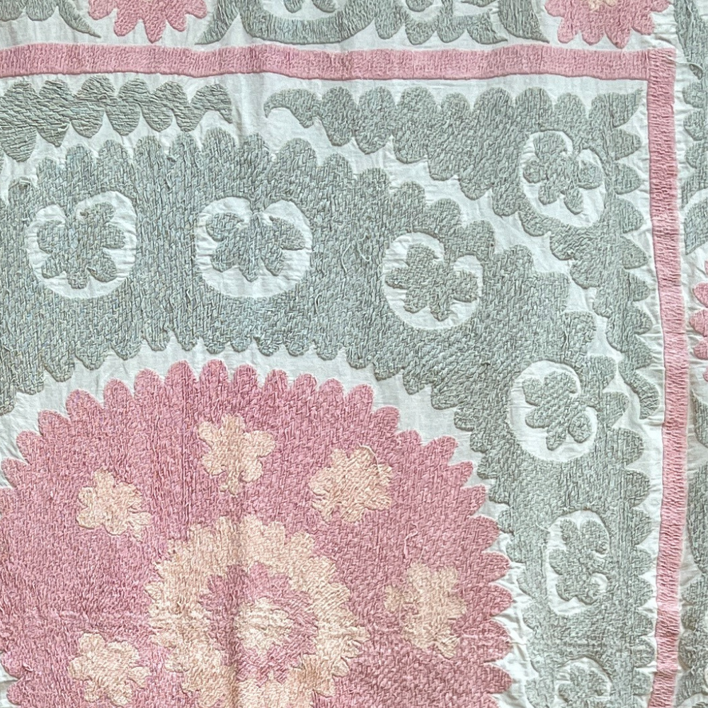 
                      
                        Medium Suzani 072
                      
                    