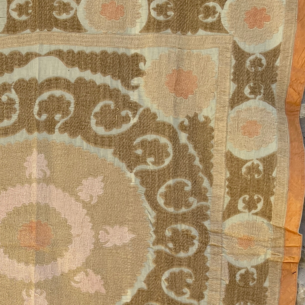 
                      
                        Medium Suzani 073
                      
                    