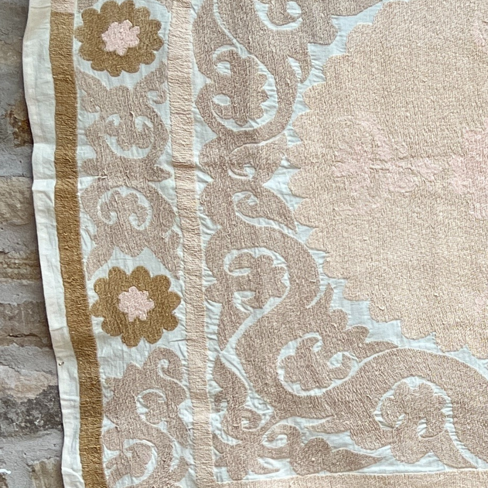 
                      
                        Medium Suzani 074
                      
                    