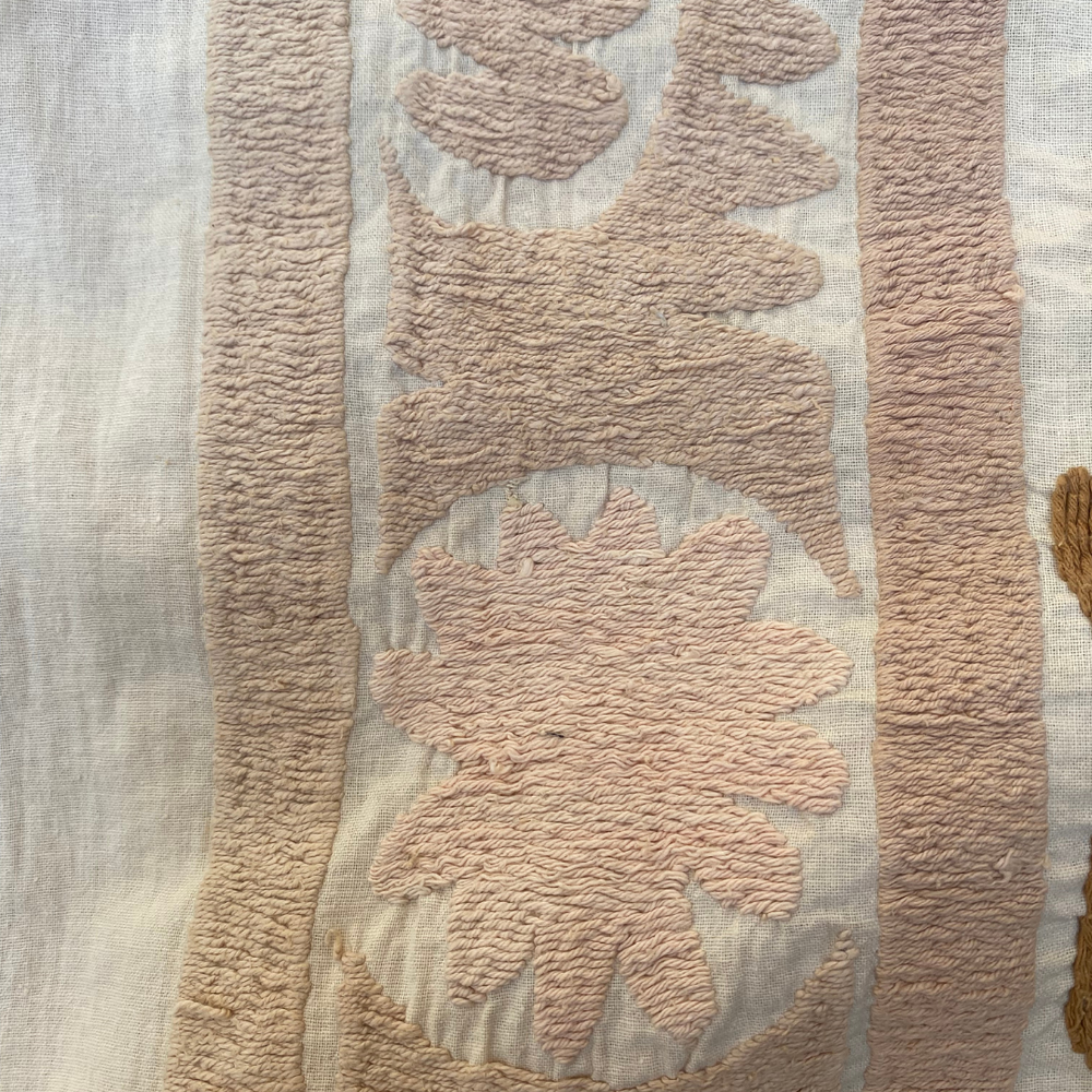 
                      
                        Medium Suzani 070
                      
                    