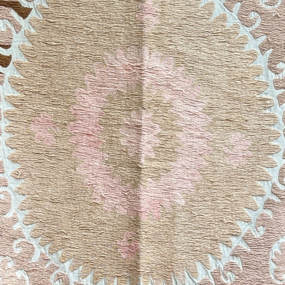
                      
                        Medium Suzani 067
                      
                    