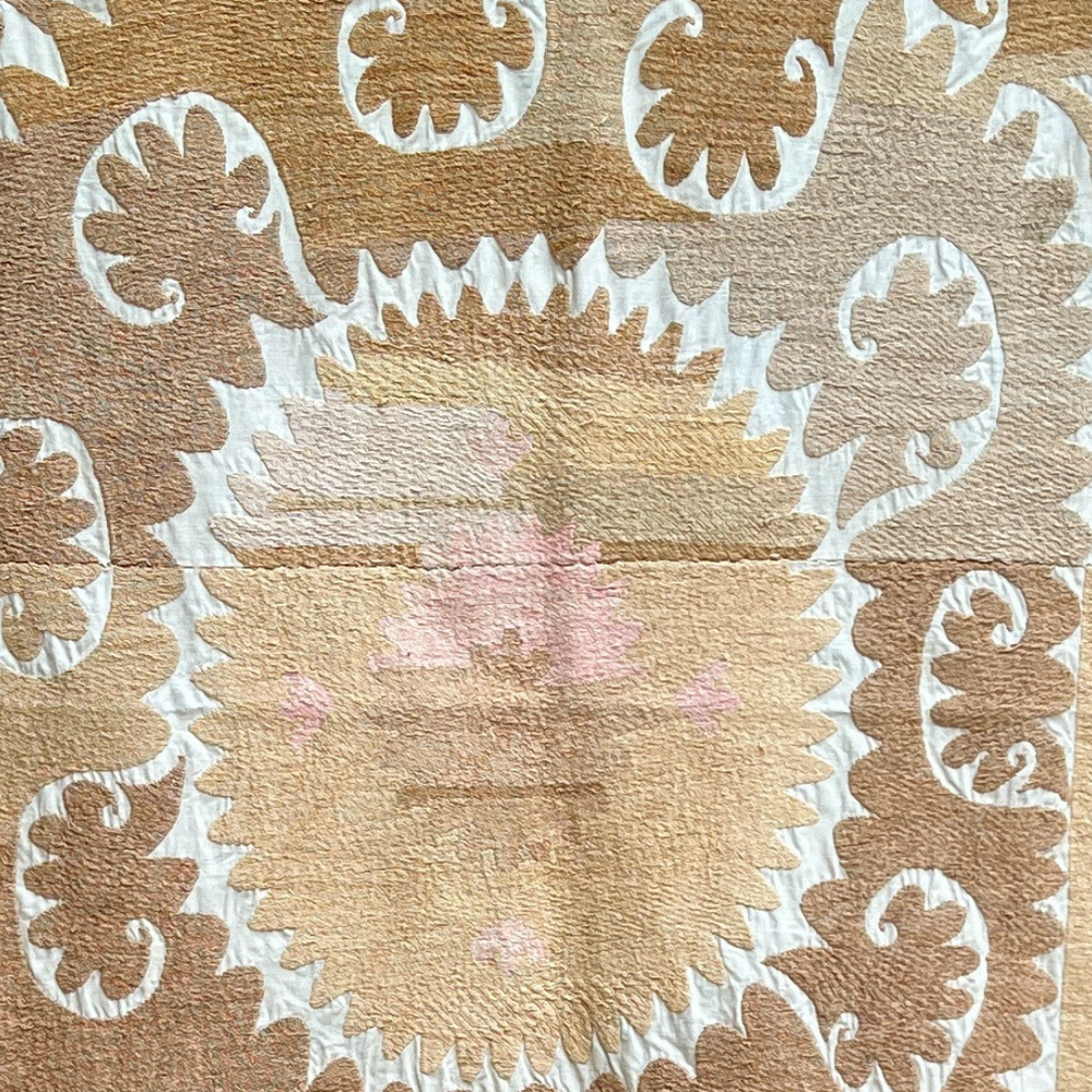 
                      
                        Medium Suzani 066
                      
                    