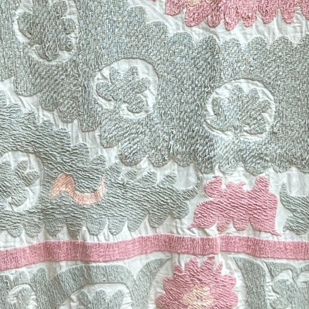 
                      
                        Medium Suzani 072
                      
                    