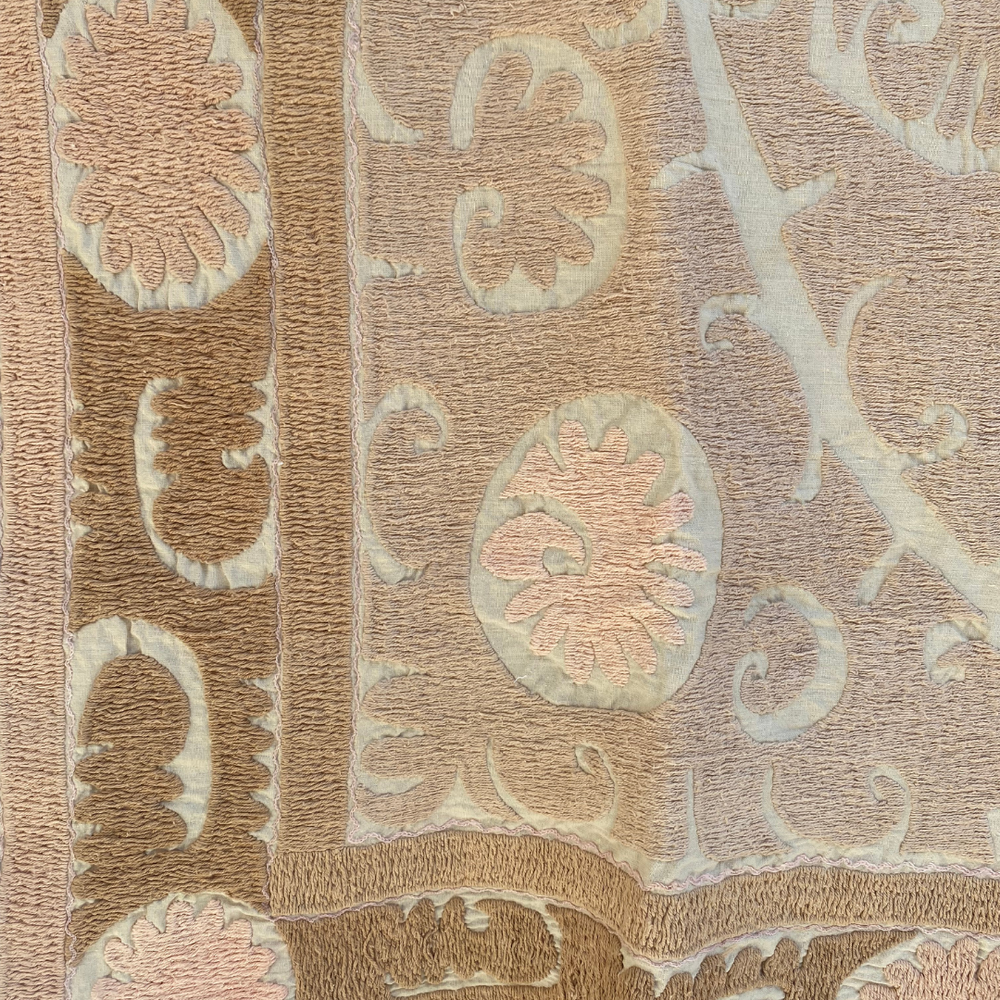 
                      
                        Medium Suzani 069
                      
                    