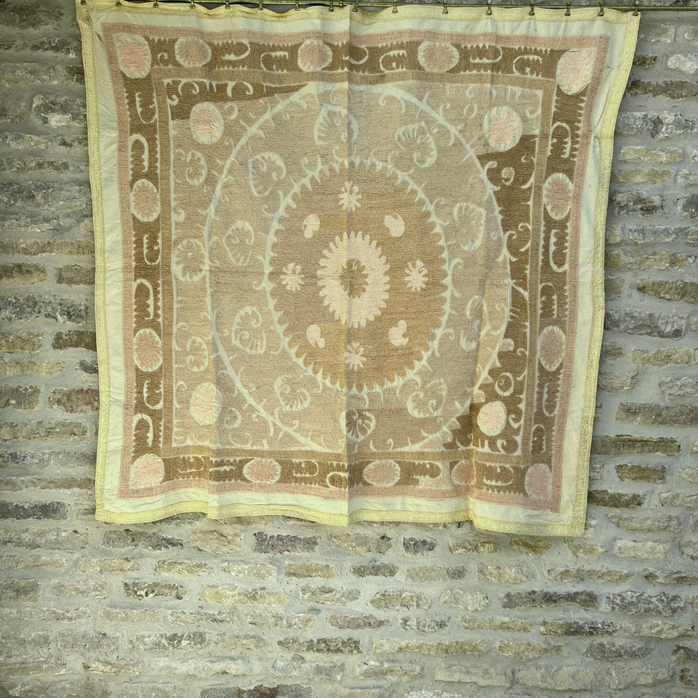 
                      
                        Medium Suzani 069
                      
                    