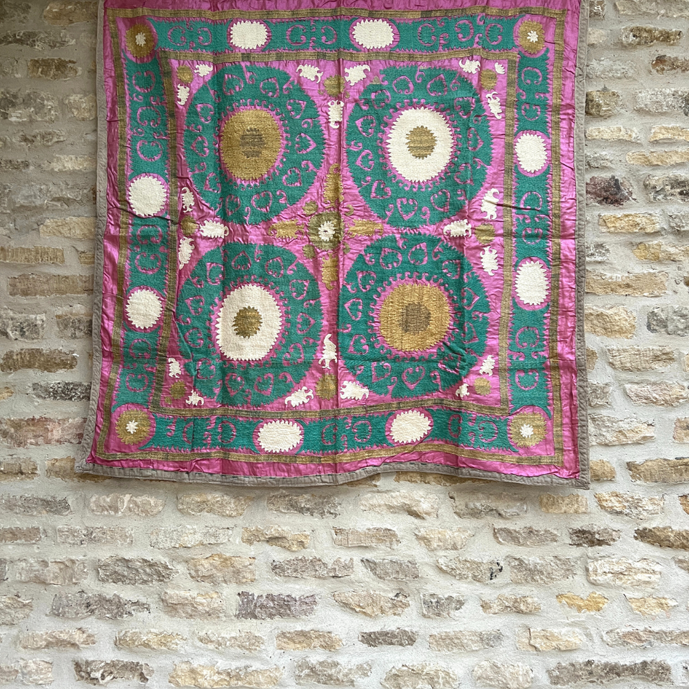 
                      
                        Medium Suzani 022
                      
                    